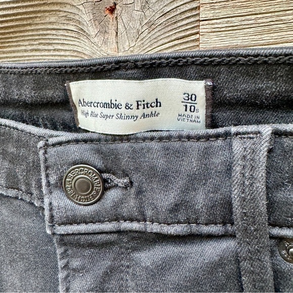 Abercrombie & Fitch High-Rise Super Skinny Ankle Jean Black Destroy Jeans Sz 30S - Picture 7 of 13